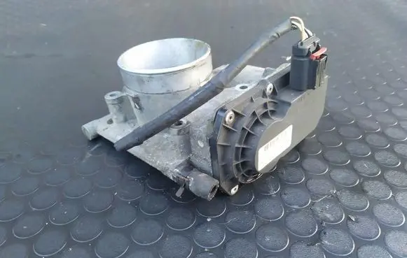 Mazda 3 I Throttle body valve 6M8G-A