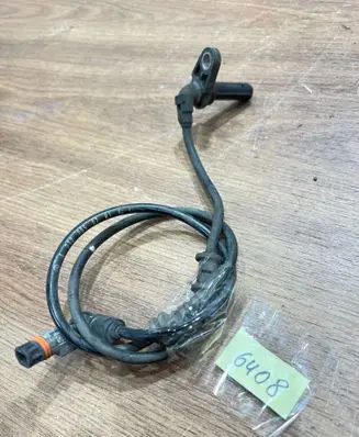Mercedes-Benz E W212 ABS brake wheel speed sensor A2129050701