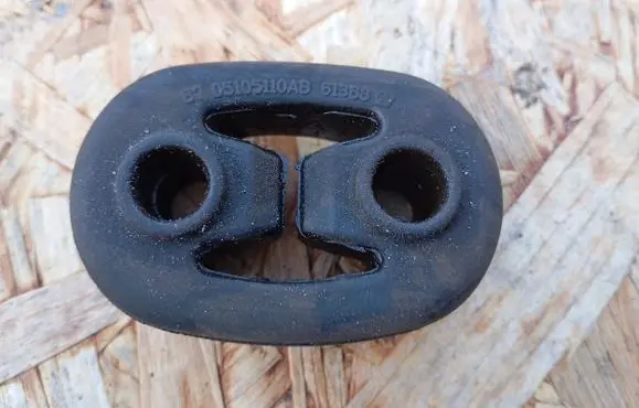 Fiat Freemont Muffler mount bracket/holder 05105110AB