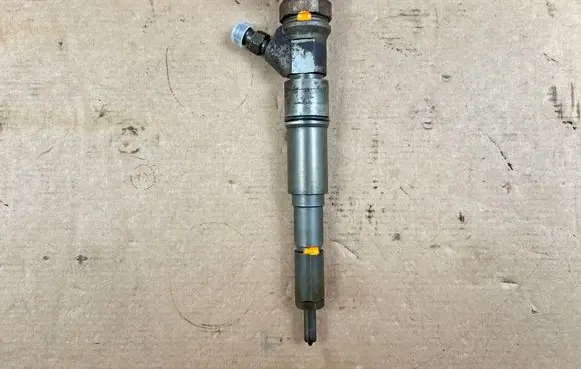 BMW 5 E60 E61 Fuel injector 7794435