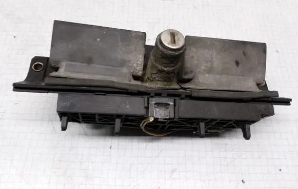 Audi A6 S6 C5 4B Tailgate/trunk/boot exterior handle 8D9827565C 4B0827565F