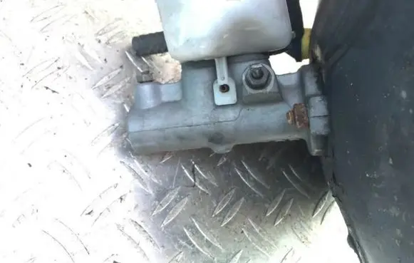 Volvo S40, V40 Master brake cylinder