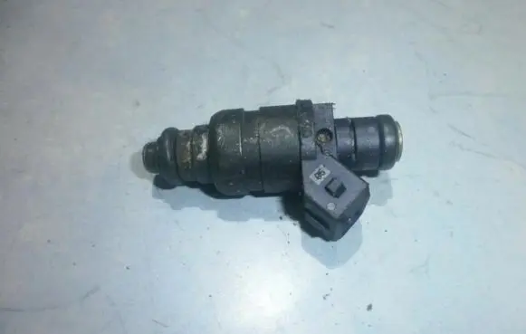 Audi A4 S4 B5 8D Fuel injector 078133551l