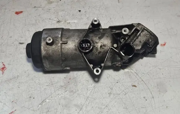 Mercedes-Benz Vito Viano W638 Oil filter mounting bracket A6011802110