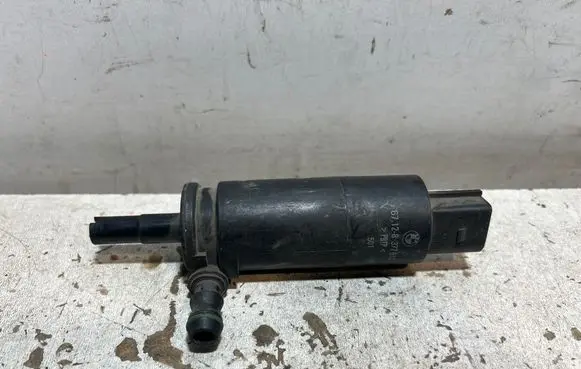 BMW 3 E46 Headlight washer pump 8377613
