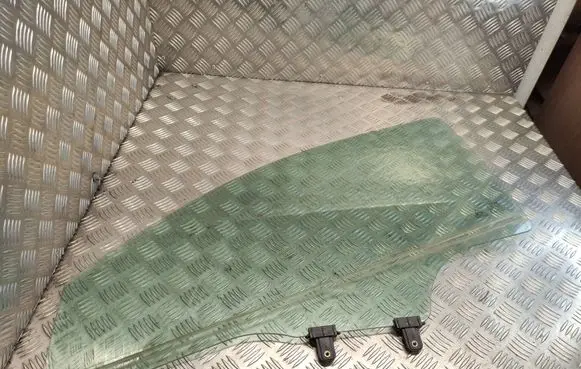 KIA Rio Front door window glass four-door
