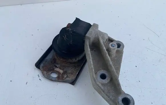 Opel Vivaro Engine mounting bracket 93853200