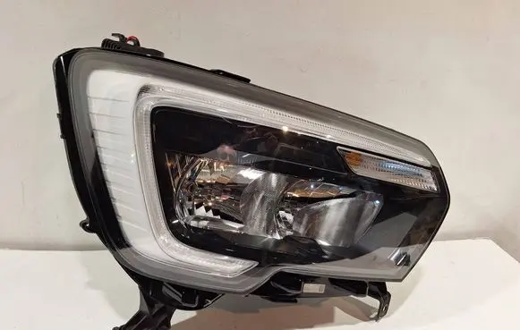 Opel Movano B Headlight/headlamp 260105567R