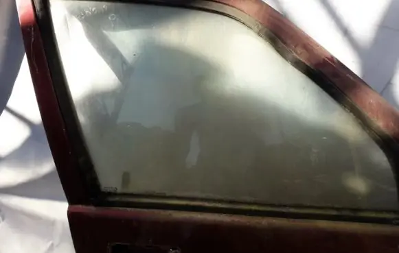 Renault 19 Front door window glass four-door