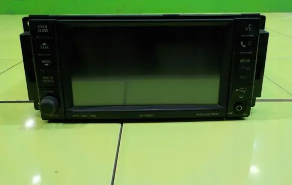 Jeep Compass Radio/CD/DVD/GPS head unit P05091118AA