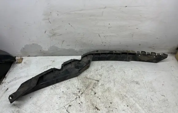 Skoda Octavia Mk2 (1Z) Front bumper mounting bracket 1Z0807184