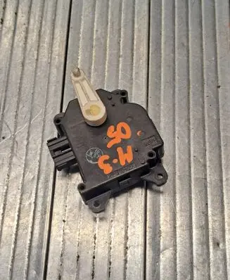 Mazda 3 I Air flap motor/actuator 8610000990 B601BN8V01