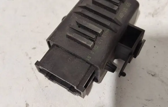Skoda Octavia Mk2 (1Z) Seat heating relay 1Z0959772C 1Z0959772B