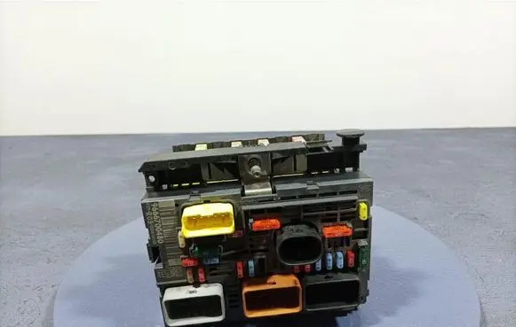 Peugeot 308 Fuse box set 9666700480