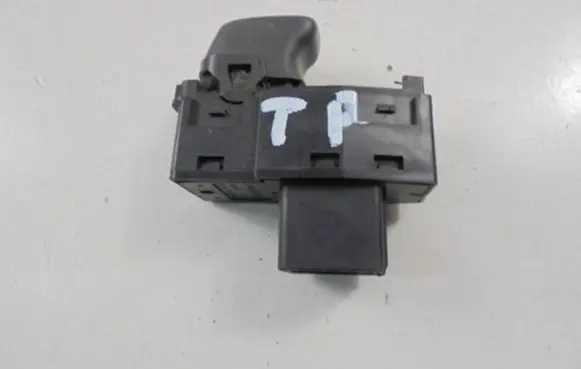 Volvo V70 Electric window control switch 9472275
