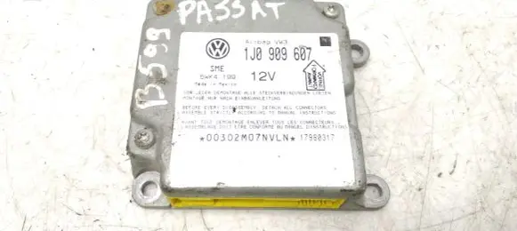 Volkswagen PASSAT B5 Airbag control unit/module 1J0909607 5WK4199 17980317