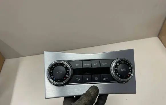 Mercedes-Benz C W204 Climate control unit 2048300590