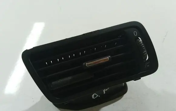 Volkswagen PASSAT B6 Dash center air vent grill 3C1819702E