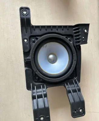 Hyundai Veloster Front door speaker B665139