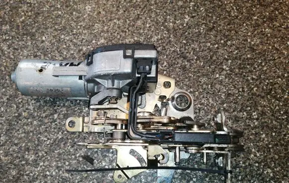 Mercedes-Benz E W210 Tailgate/trunk/boot lock/catch/latch A2107400536