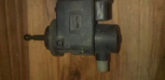 Renault Clio II Headlight level adjustment motor 7700420737