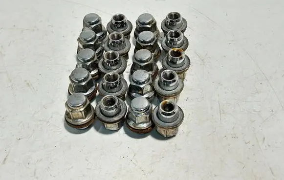 Toyota RAV 4 (XA50) Nuts/bolts 9094201033 36328