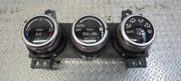 Suzuki SX4 Climate control unit 3951079J01