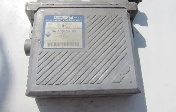 Renault Megane I Engine control unit/module 7700101912 7700867275