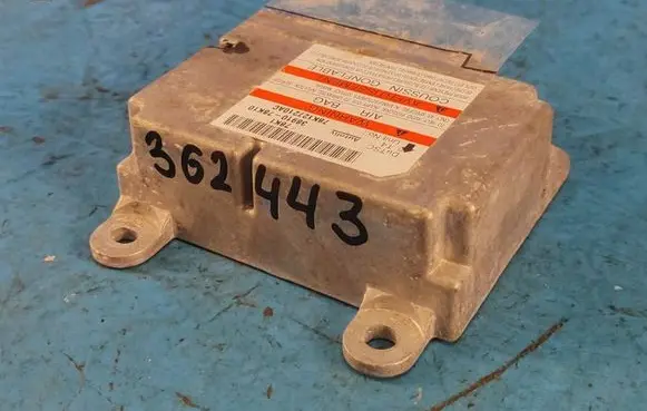Suzuki Grand Vitara II Airbag control unit/module 3891078K10