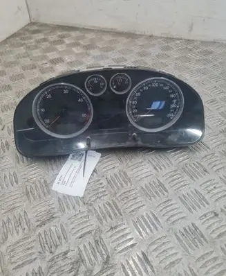 Volkswagen PASSAT B5.5 Speedometer (instrument cluster) 88311245
