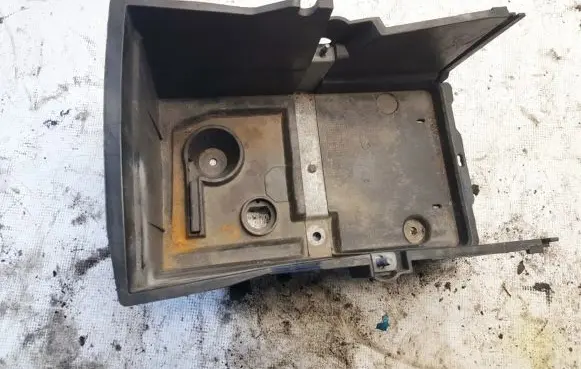 Ford Focus Battery box tray 4m5110723 c8c9A
