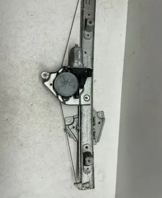 Suzuki Grand Vitara II Rear door window regulator motor 2621003520