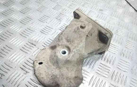Mercedes-Benz C W202 Engine mounting bracket