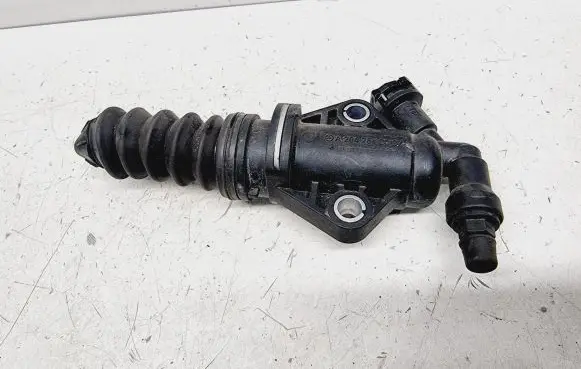 Mercedes-Benz E W212 Clutch slave cylinder A2042640027