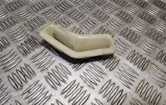 Volvo XC70 Seat belt trim 