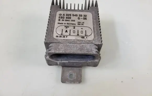 Mercedes-Benz SLK R170 Coolant fan relay A0255453332