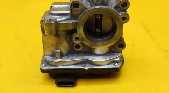 Renault Clio III Throttle valve 8200578645