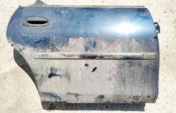 Mazda 323 F Rear door melynos