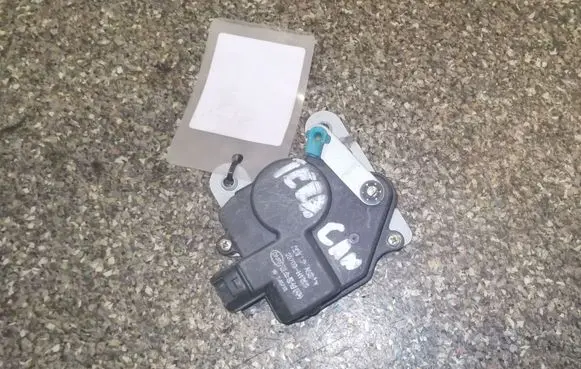 Hyundai Terracan Air flap motor/actuator 95700H1200
