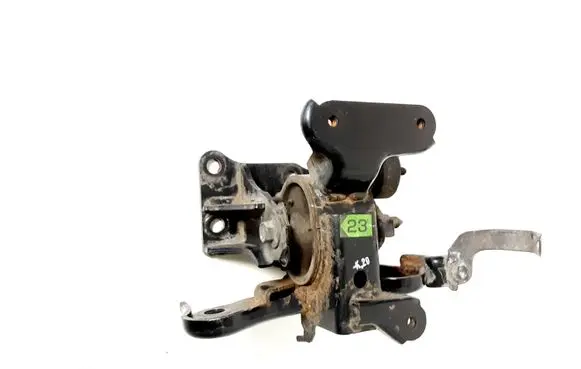 Toyota RAV 4 (XA30) Engine mount bracket
