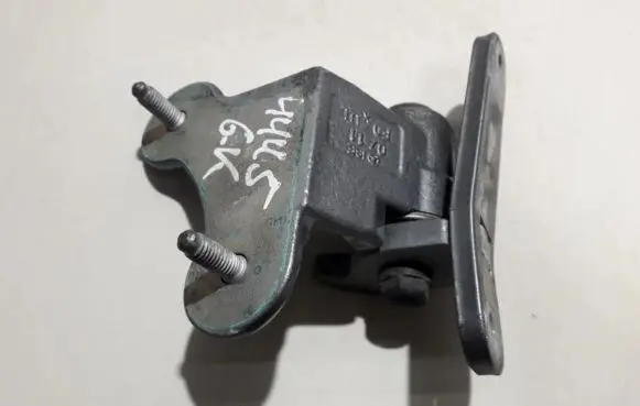 Mercedes-Benz C AMG W204 Rear door lower hinge