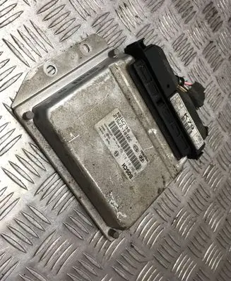 Hyundai i40 Engine control unit/module 1039S04484 3910127512 0281011811
