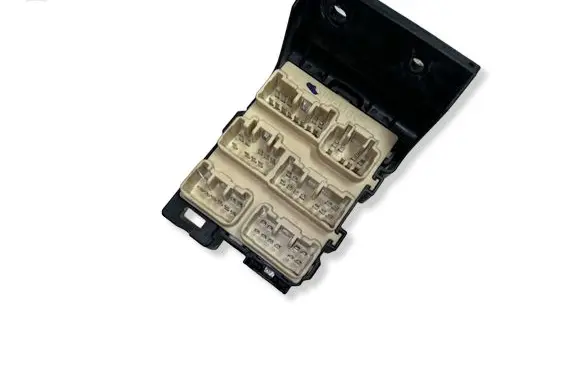 Toyota Corolla Verso AR10 Fuse module 8273405030