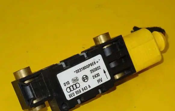Audi A6 S6 C5 4B Airbag deployment crash/impact sensor 8E0959643A