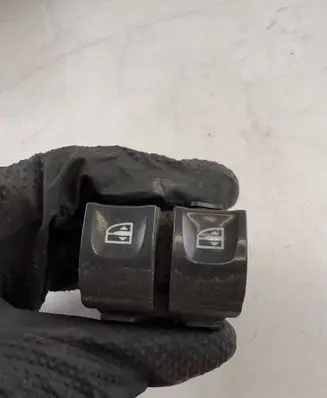 Opel Vivaro Electric window control switch 254118044R 10023697