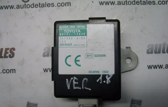 Toyota Corolla Verso AR10 Door control unit/module 8974113040