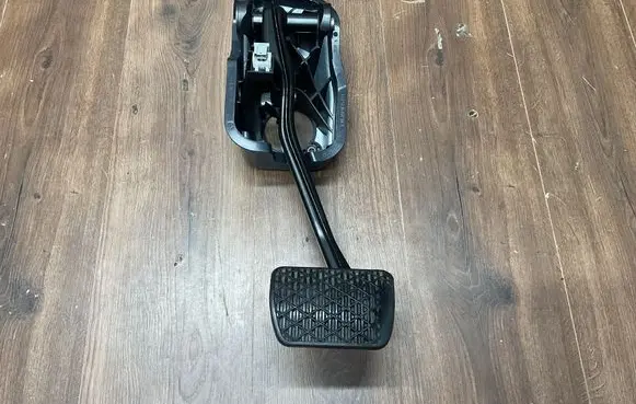Mercedes-Benz E W213 Brake pedal A2052920100 A2052920007 A2222940001