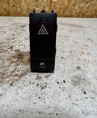Mercedes-Benz C AMG W204 Hazard light switch 2128206910 33692102 0628000741
