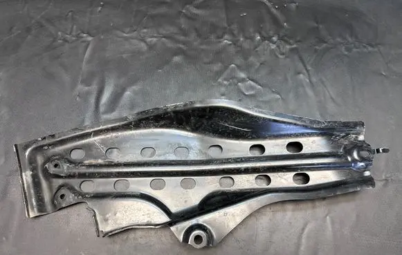 Toyota Hilux (AN120, AN130) AdBlue Liquid tank holder 77851KK050