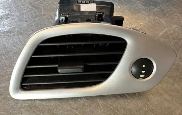 Renault Scenic III - Grand scenic III Dashboard side air vent grill/cover trim 1012127